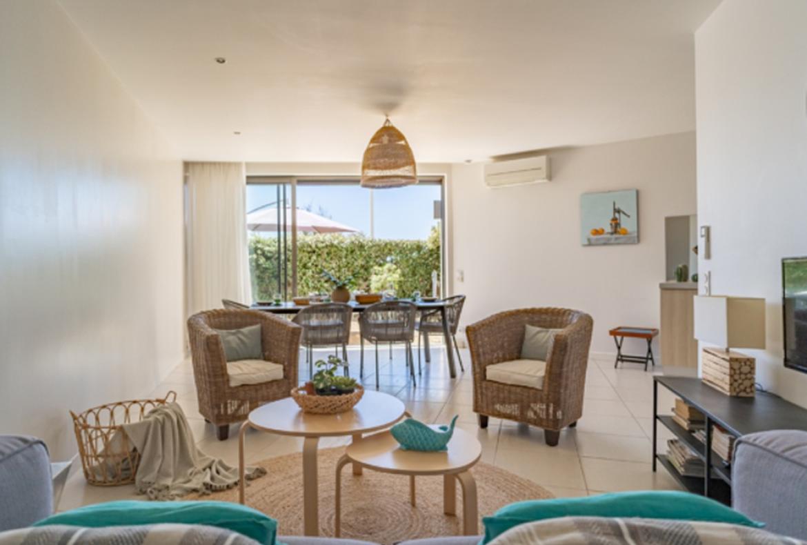 Apartment with Garden and Direct Access to Beach. Sleeps 6, 2 bedrooms (MONT111GN)