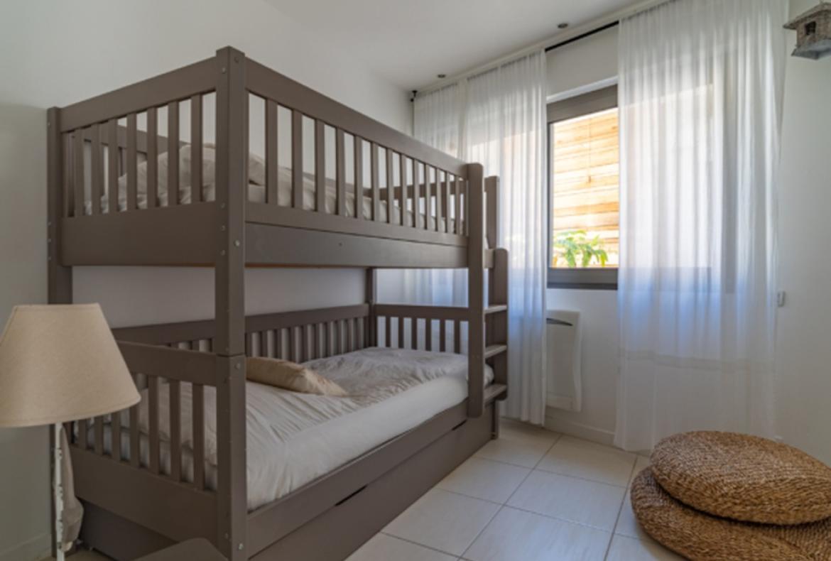 Apartment with Garden and Direct Access to Beach. Sleeps 6, 2 bedrooms (MONT111GN)
