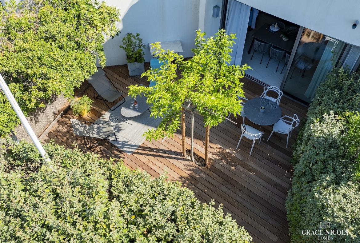 Apartment with Garden and Direct Access to Beach. Sleeps 6, 2 bedrooms (MONT111GN)