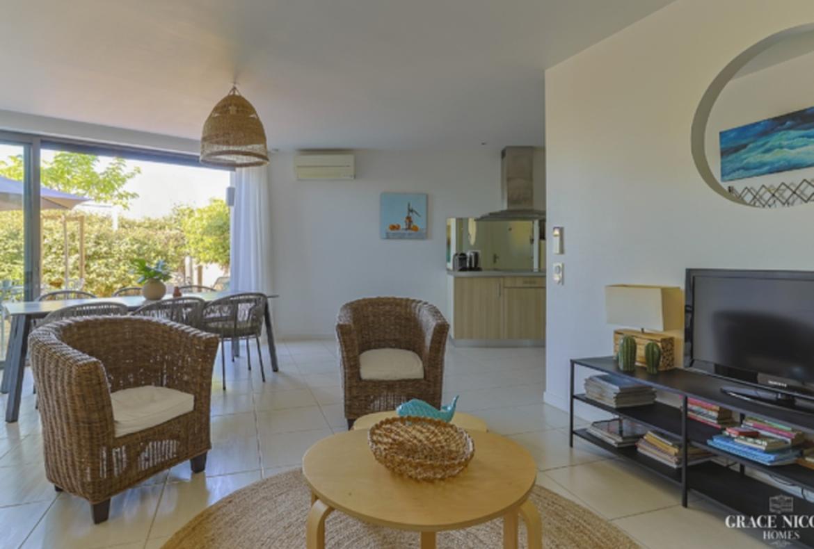 Apartment with Garden and Direct Access to Beach. Sleeps 6, 2 bedrooms (MONT111GN)