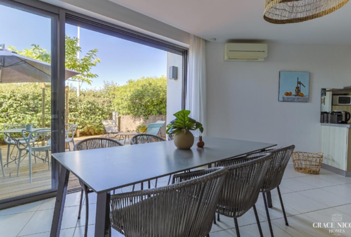 Apartment with Garden and Direct Access to Beach. Sleeps 6, 2 bedrooms (MONT111GN)