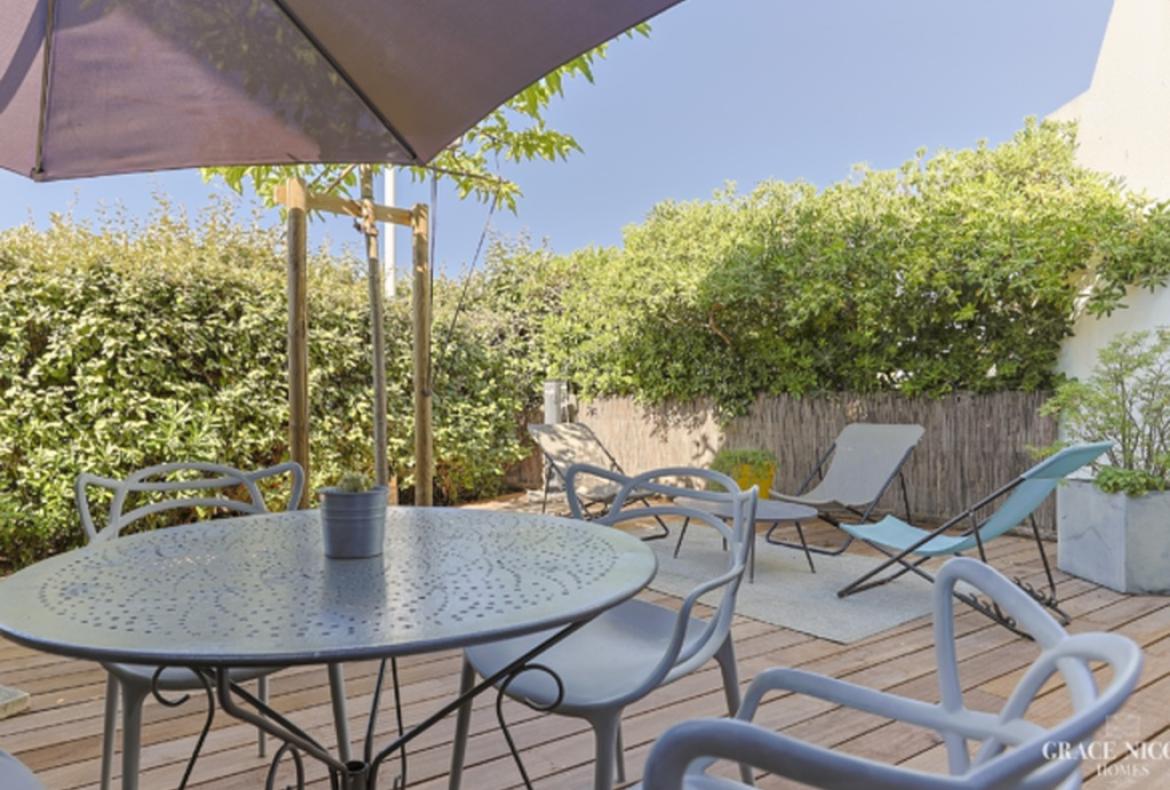 Apartment with Garden and Direct Access to Beach. Sleeps 6, 2 bedrooms (MONT111GN)