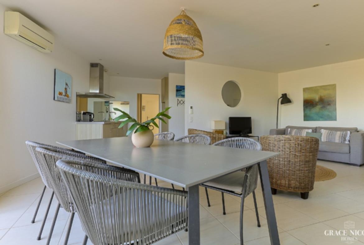 Apartment with Garden and Direct Access to Beach. Sleeps 6, 2 bedrooms (MONT111GN)