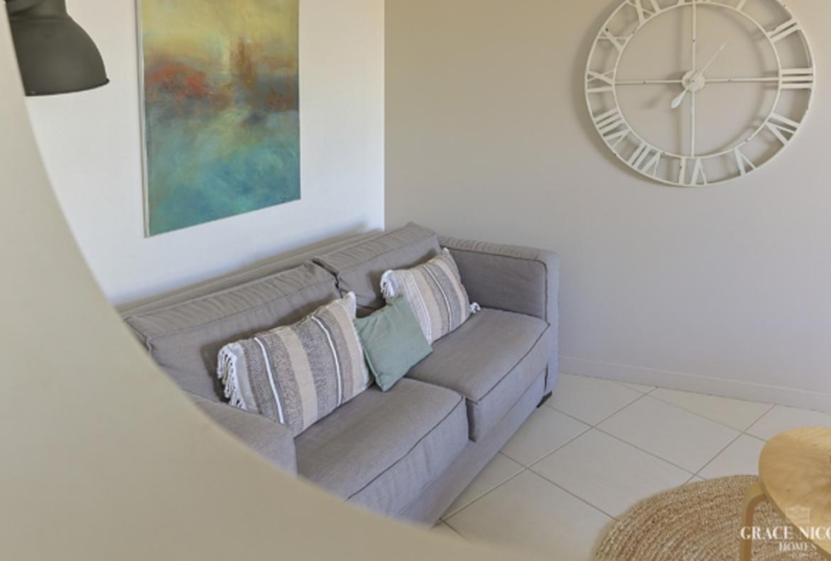 Apartment with Garden and Direct Access to Beach. Sleeps 6, 2 bedrooms (MONT111GN)