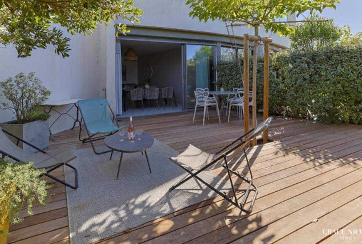 Apartment with Garden and Direct Access to Beach. Sleeps 6, 2 bedrooms (MONT111GN)