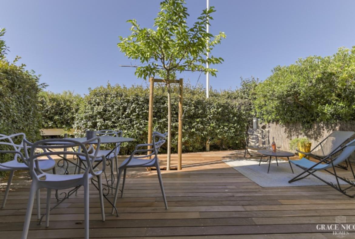 Apartment with Garden and Direct Access to Beach. Sleeps 6, 2 bedrooms (MONT111GN)