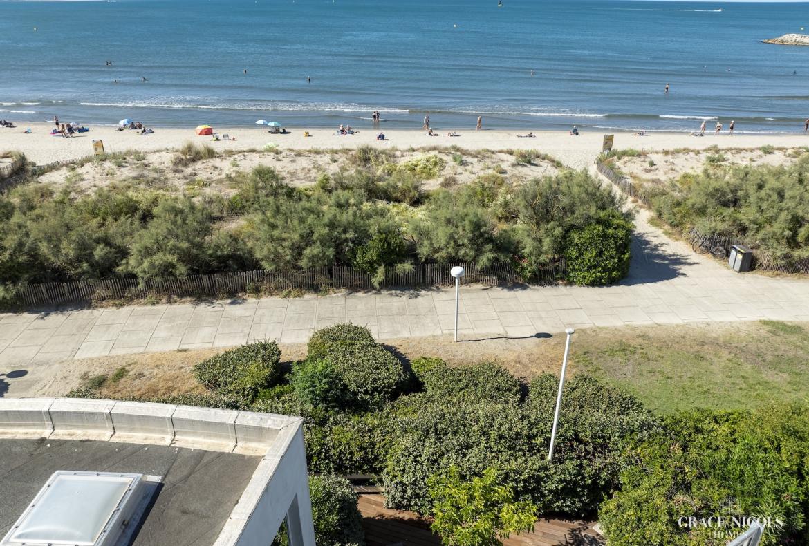 Apartment with Garden and Direct Access to Beach. Sleeps 6, 2 bedrooms (MONT111GN)