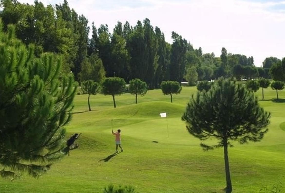 Apartment with Garden and Direct Access to Beach. Sleeps 6, 2 bedrooms (MONT111GN)