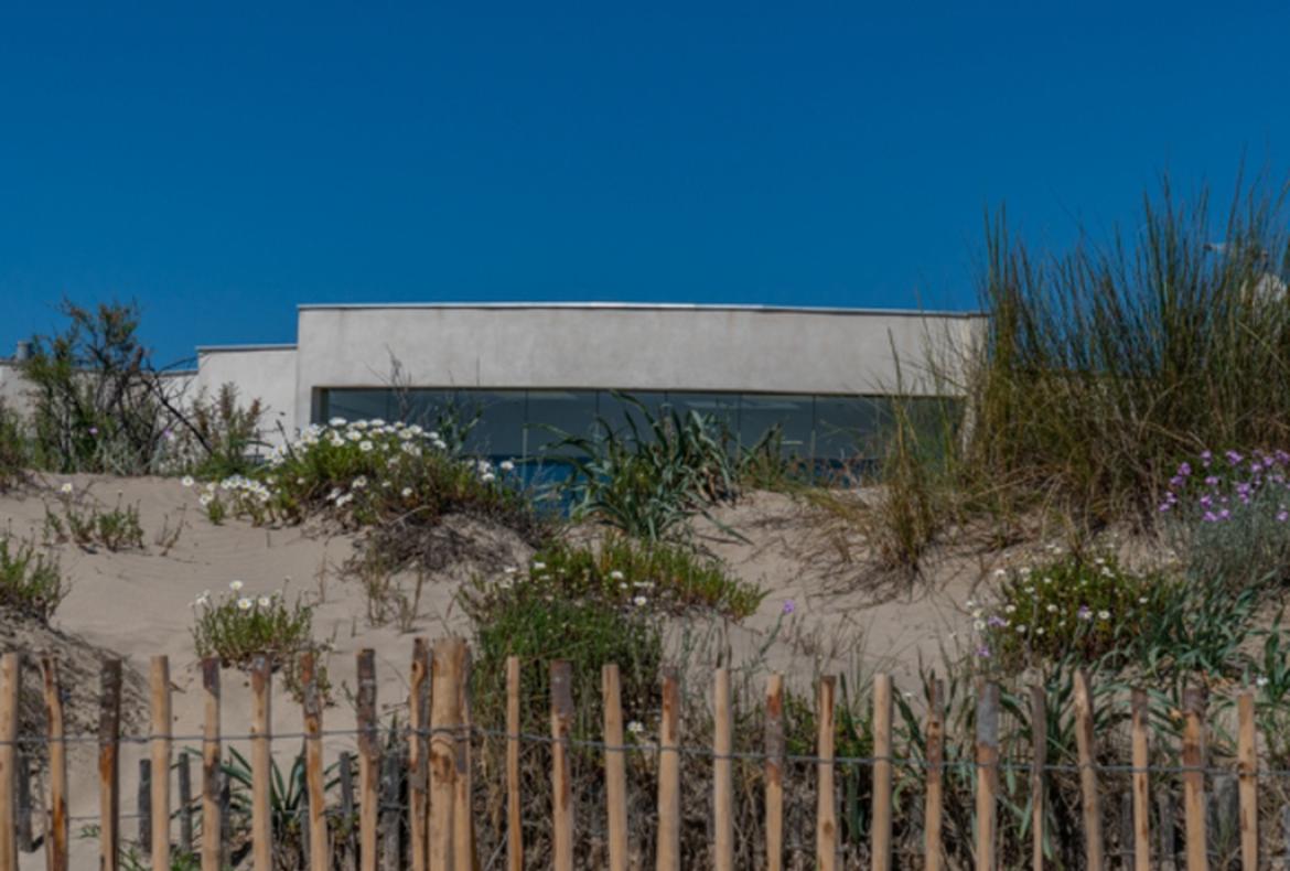 Apartment with Garden and Direct Access to Beach. Sleeps 6, 2 bedrooms (MONT111GN)