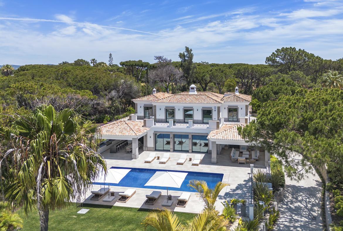 Luxury 6 bedroom holiday villa with private pool in Algarve Portugal (PV2999)