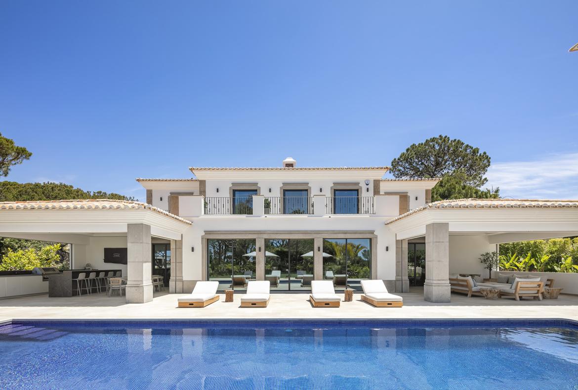 Luxury 6 bedroom holiday villa with private pool in Algarve Portugal (PV2999)