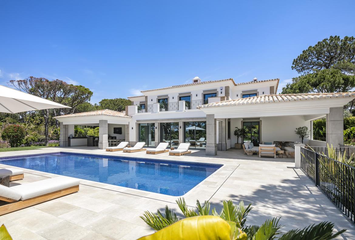 Luxury 6 bedroom holiday villa with private pool in Algarve Portugal (PV2999)