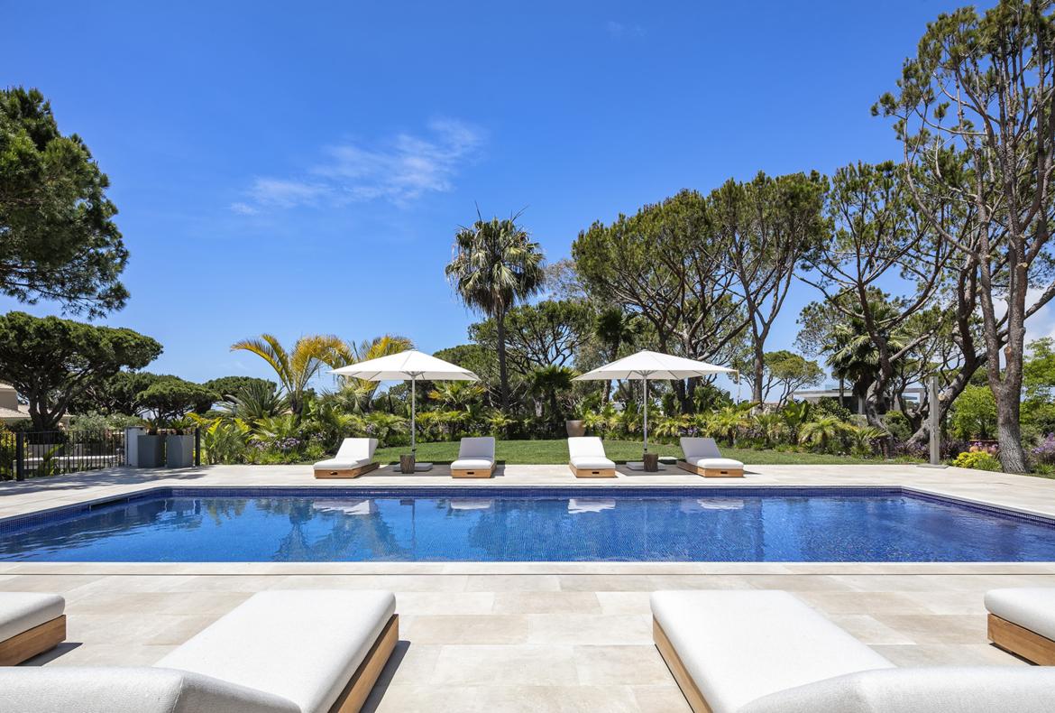 Luxury 6 bedroom holiday villa with private pool in Algarve Portugal (PV2999)