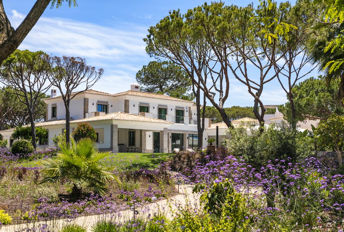Luxury 6 bedroom holiday villa with private pool in Algarve Portugal (PV2999)