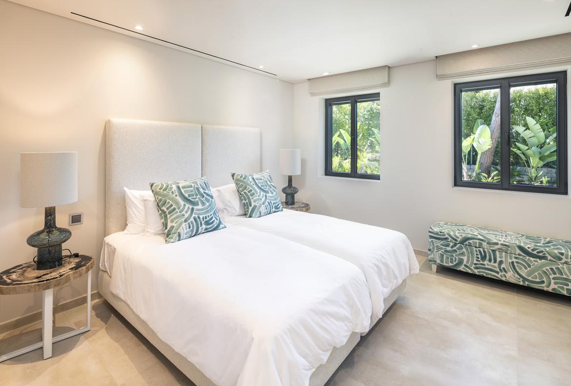 Luxury 6 bedroom holiday villa with private pool in Algarve Portugal (PV2999)