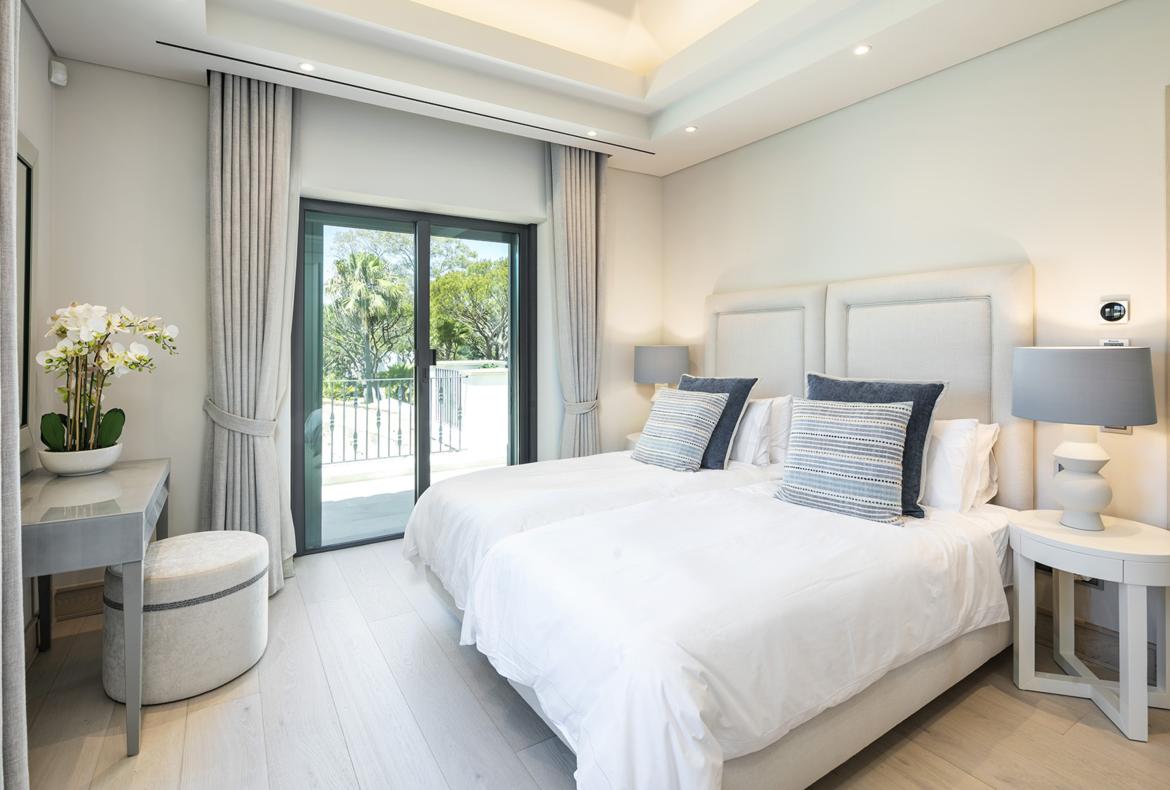 Luxury 6 bedroom holiday villa with private pool in Algarve Portugal (PV2999)