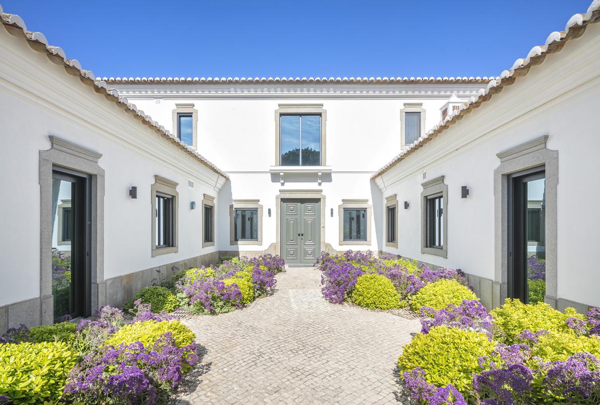 Luxury 6 bedroom holiday villa with private pool in Algarve Portugal (PV2999)