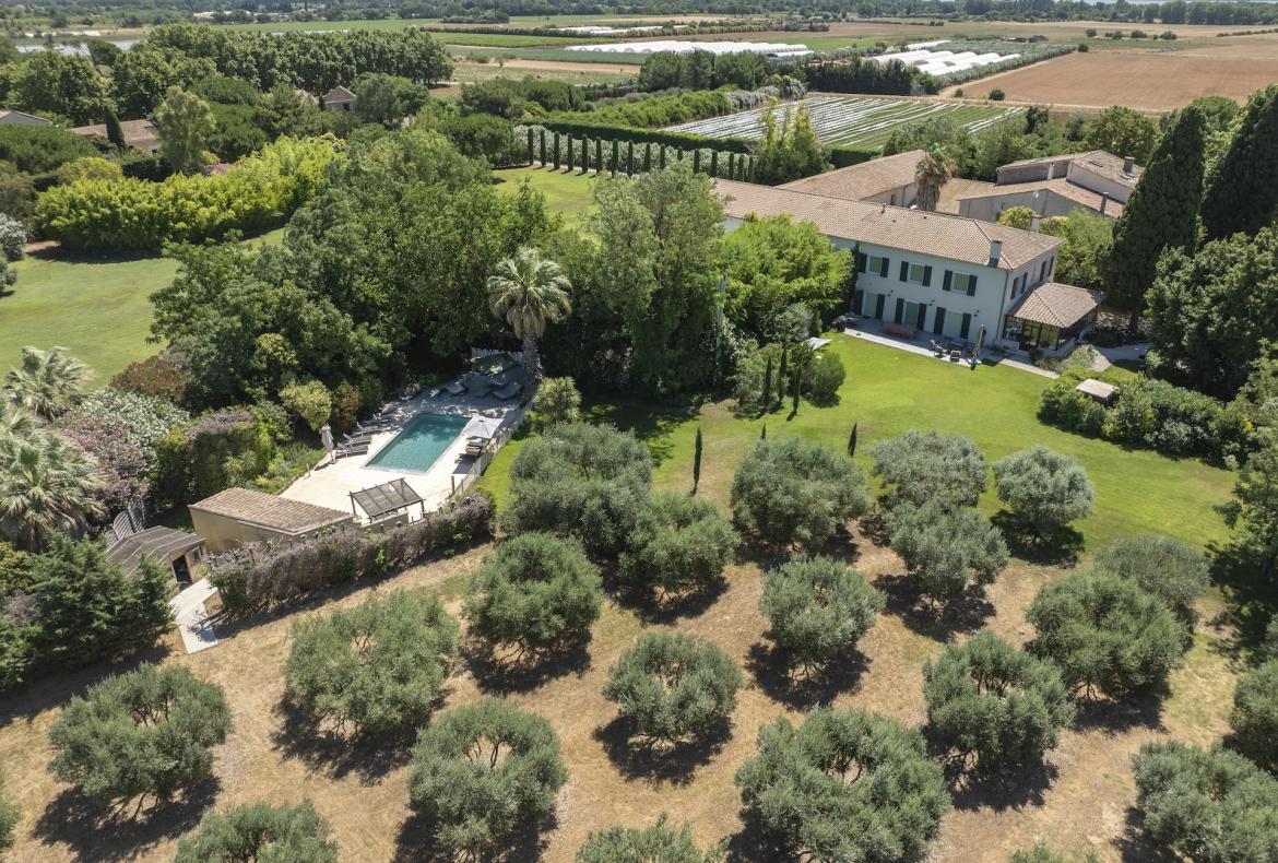 Large family villa with 6 ensuite bedrooms with private pool, aircon near Montpellier and beaches (MONT188GN)