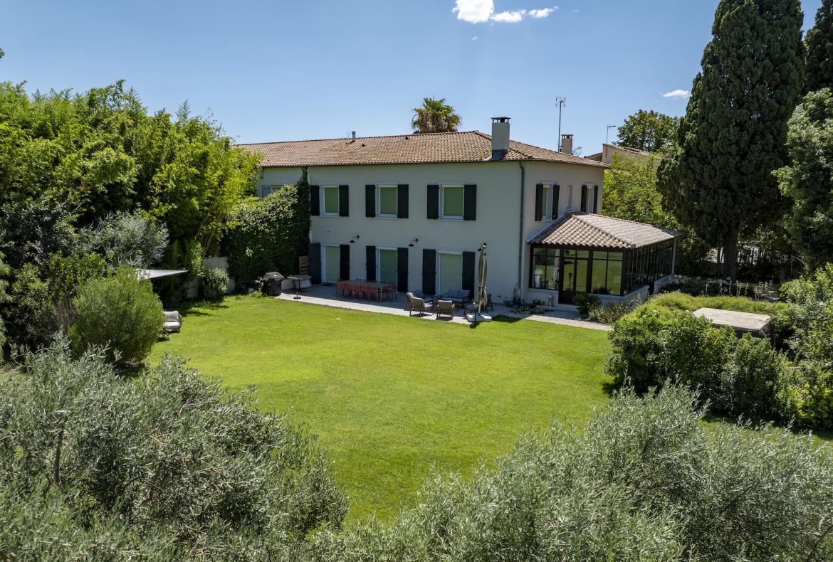 Large family villa with 6 ensuite bedrooms with private pool, aircon near Montpellier and beaches (MONT188GN)