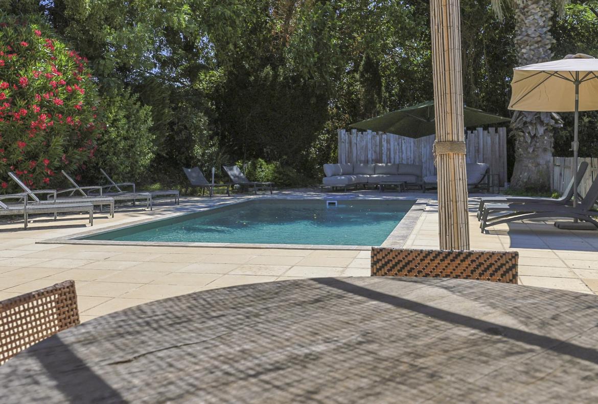 Large family villa with 6 ensuite bedrooms with private pool, aircon near Montpellier and beaches (MONT188GN)