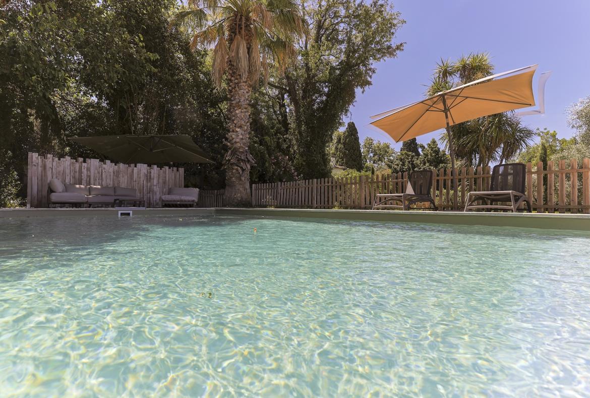 Large family villa with 6 ensuite bedrooms with private pool, aircon near Montpellier and beaches (MONT188GN)