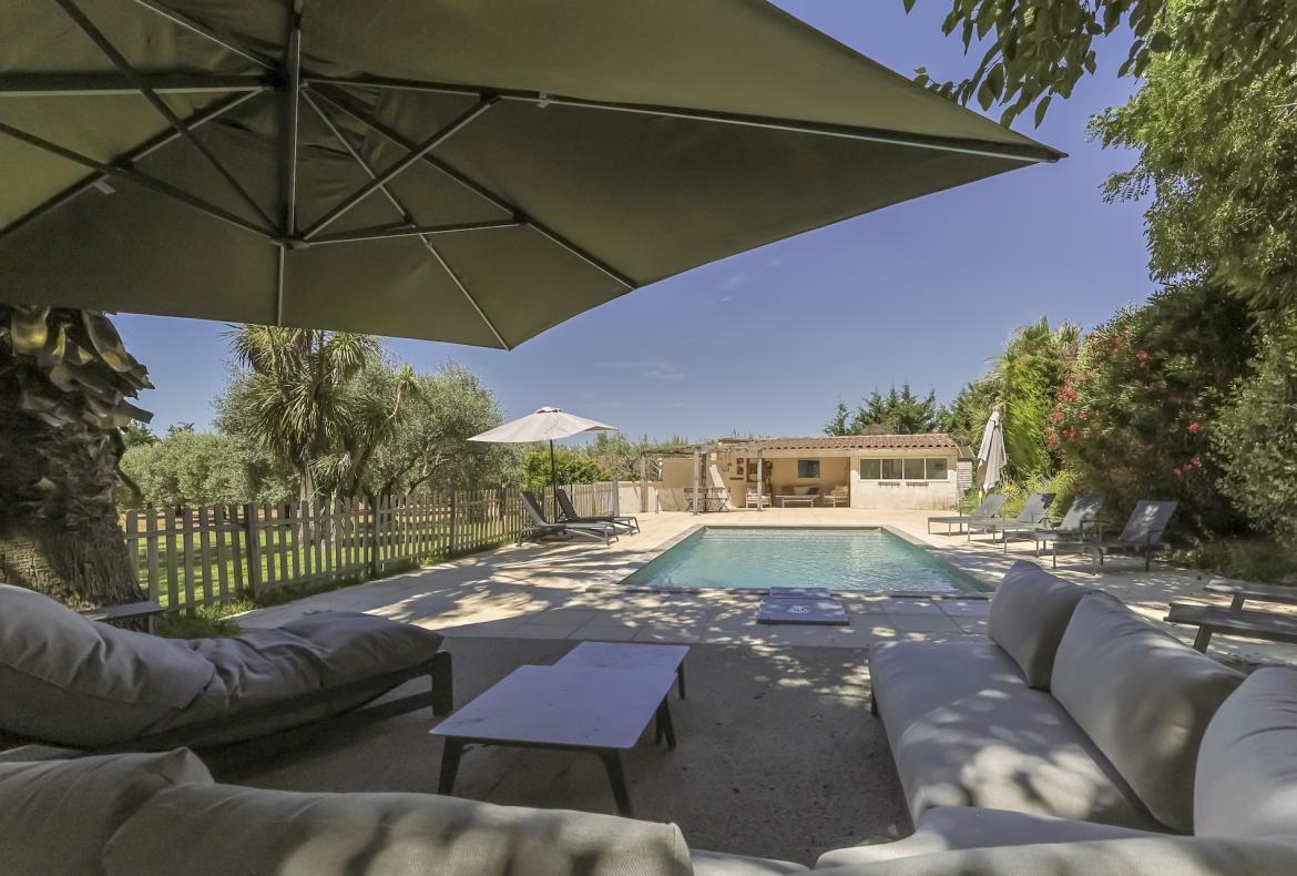 Large family villa with 6 ensuite bedrooms with private pool, aircon near Montpellier and beaches (MONT188GN)