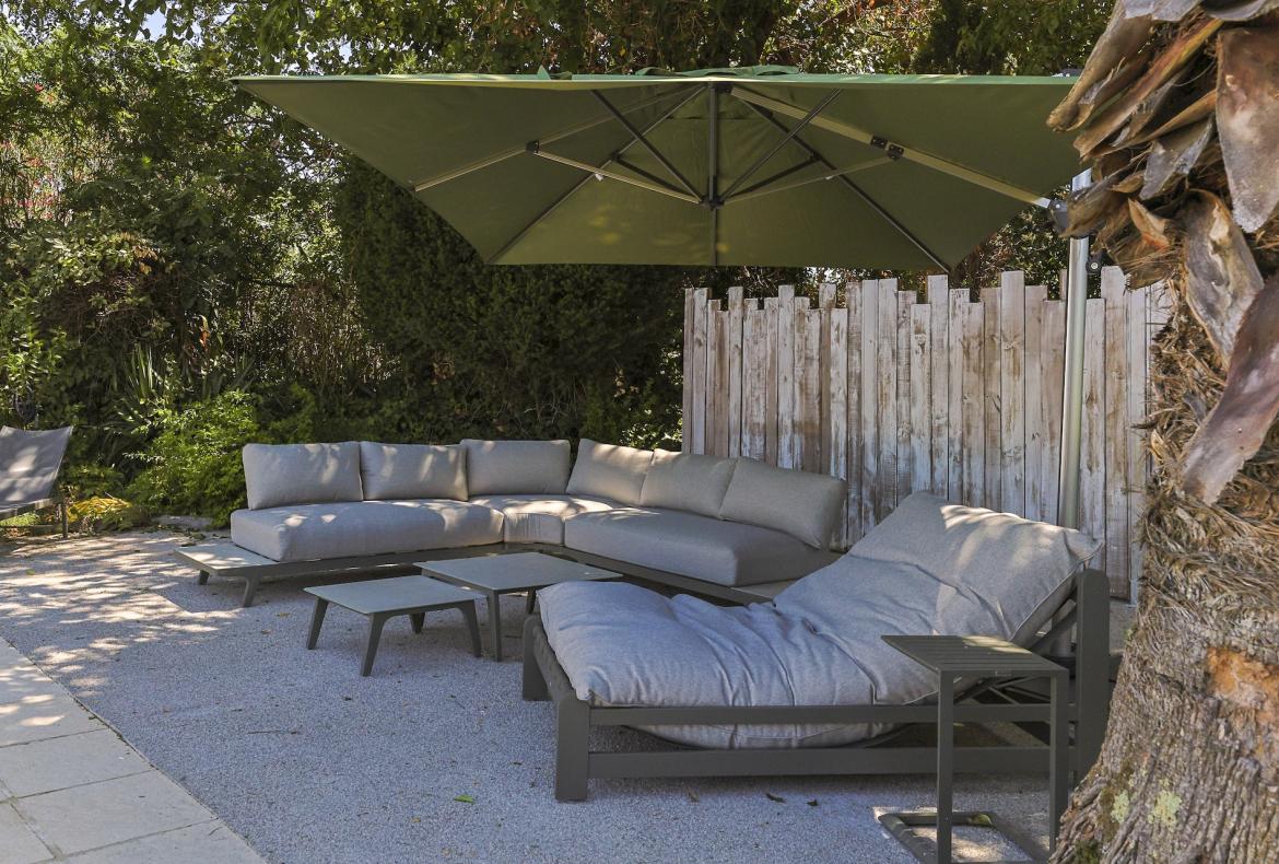 Large family villa with 6 ensuite bedrooms with private pool, aircon near Montpellier and beaches (MONT188GN)