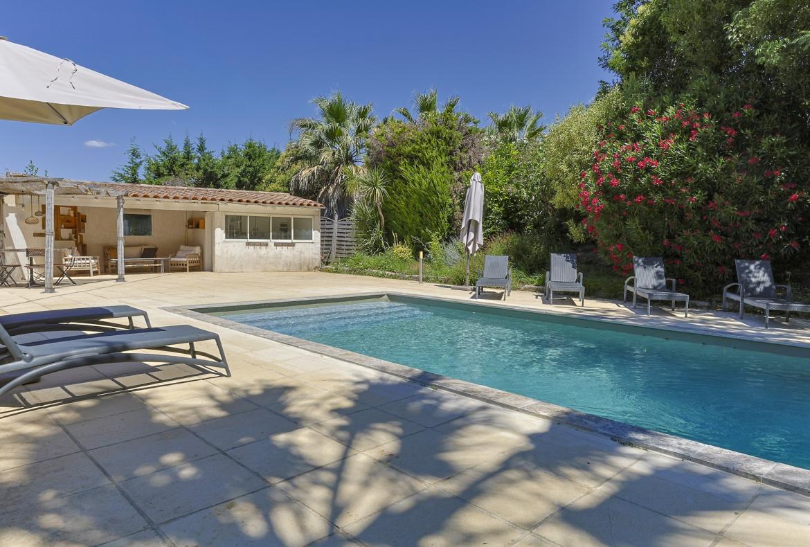 Large family villa with 6 ensuite bedrooms with private pool, aircon near Montpellier and beaches (MONT188GN)
