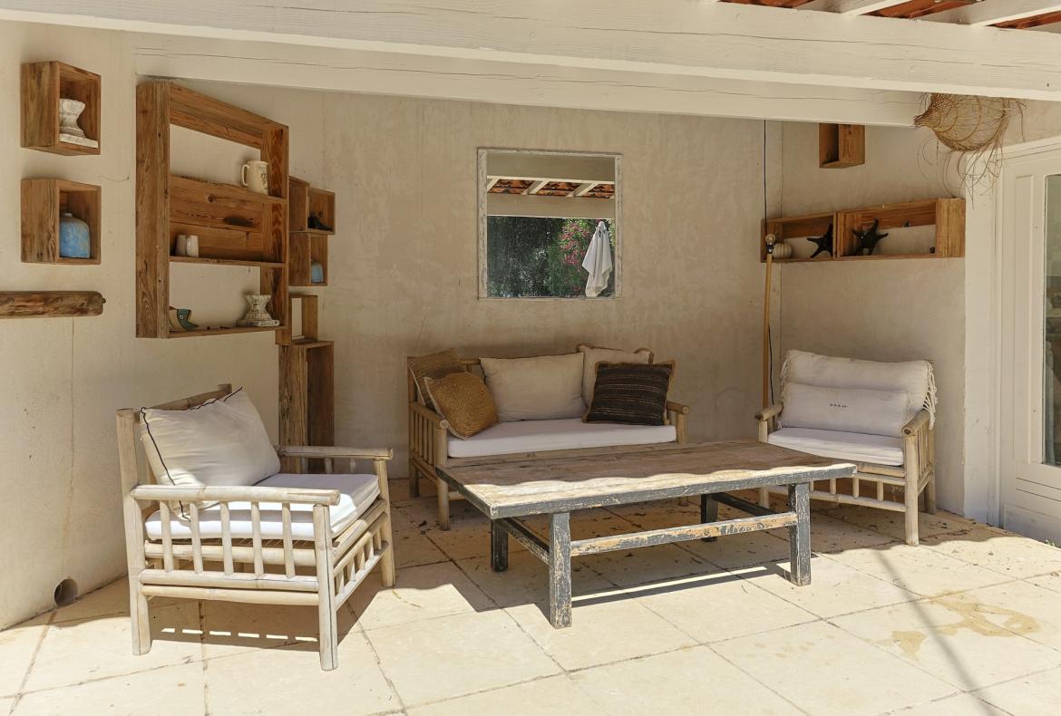 Large family villa with 6 ensuite bedrooms with private pool, aircon near Montpellier and beaches (MONT188GN)