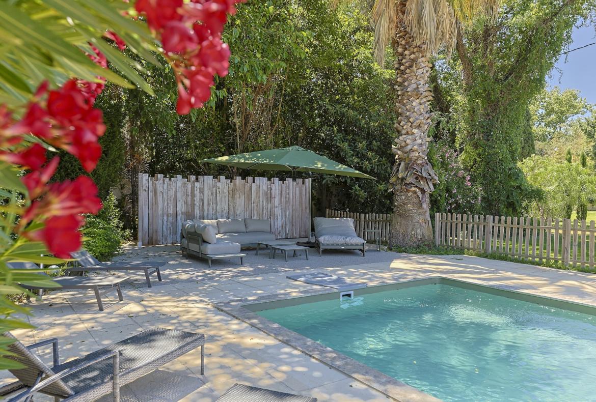 Large family villa with 6 ensuite bedrooms with private pool, aircon near Montpellier and beaches (MONT188GN)