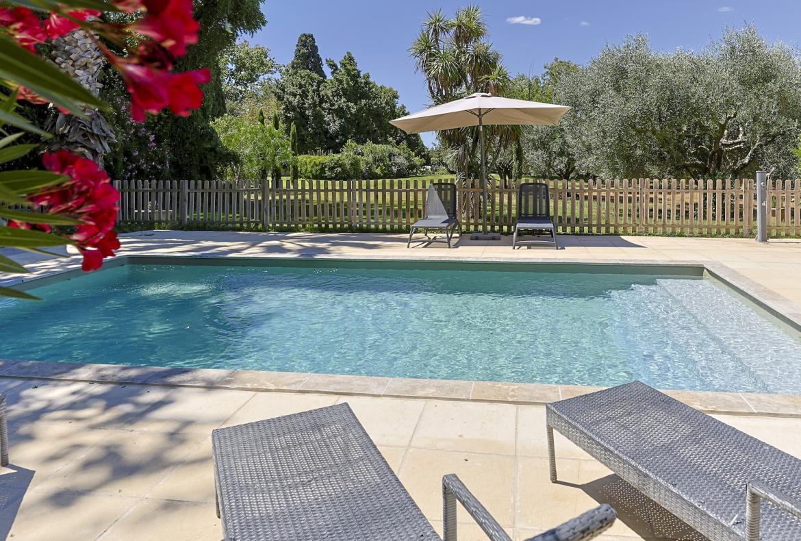 Large family villa with 6 ensuite bedrooms with private pool, aircon near Montpellier and beaches (MONT188GN)