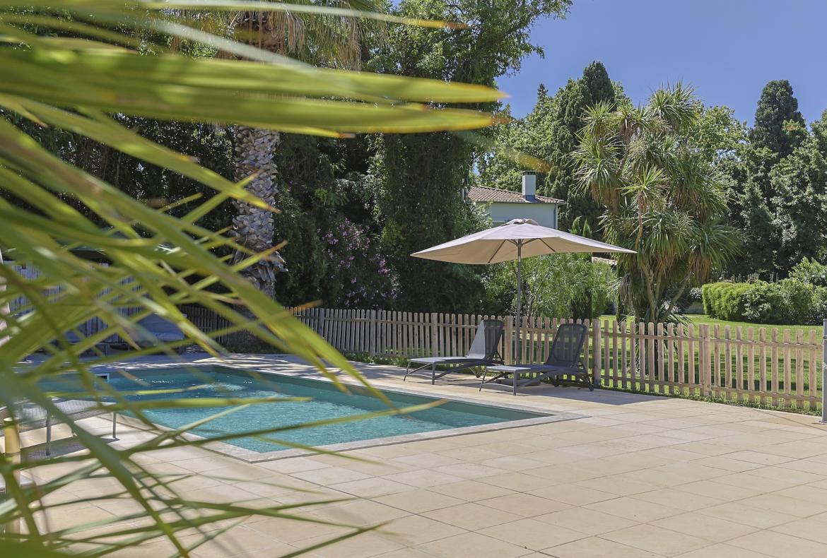 Large family villa with 6 ensuite bedrooms with private pool, aircon near Montpellier and beaches (MONT188GN)