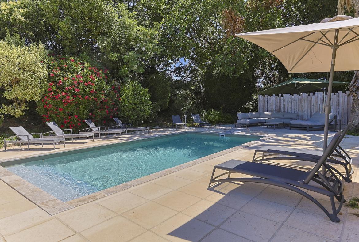 Large family villa with 6 ensuite bedrooms with private pool, aircon near Montpellier and beaches (MONT188GN)