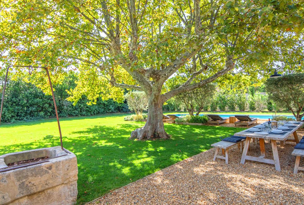 Charming Provencal Mas with Pool, Walking Distance to Shops etc. 4 bedrooms to sleep 8 (SRDP141YF)