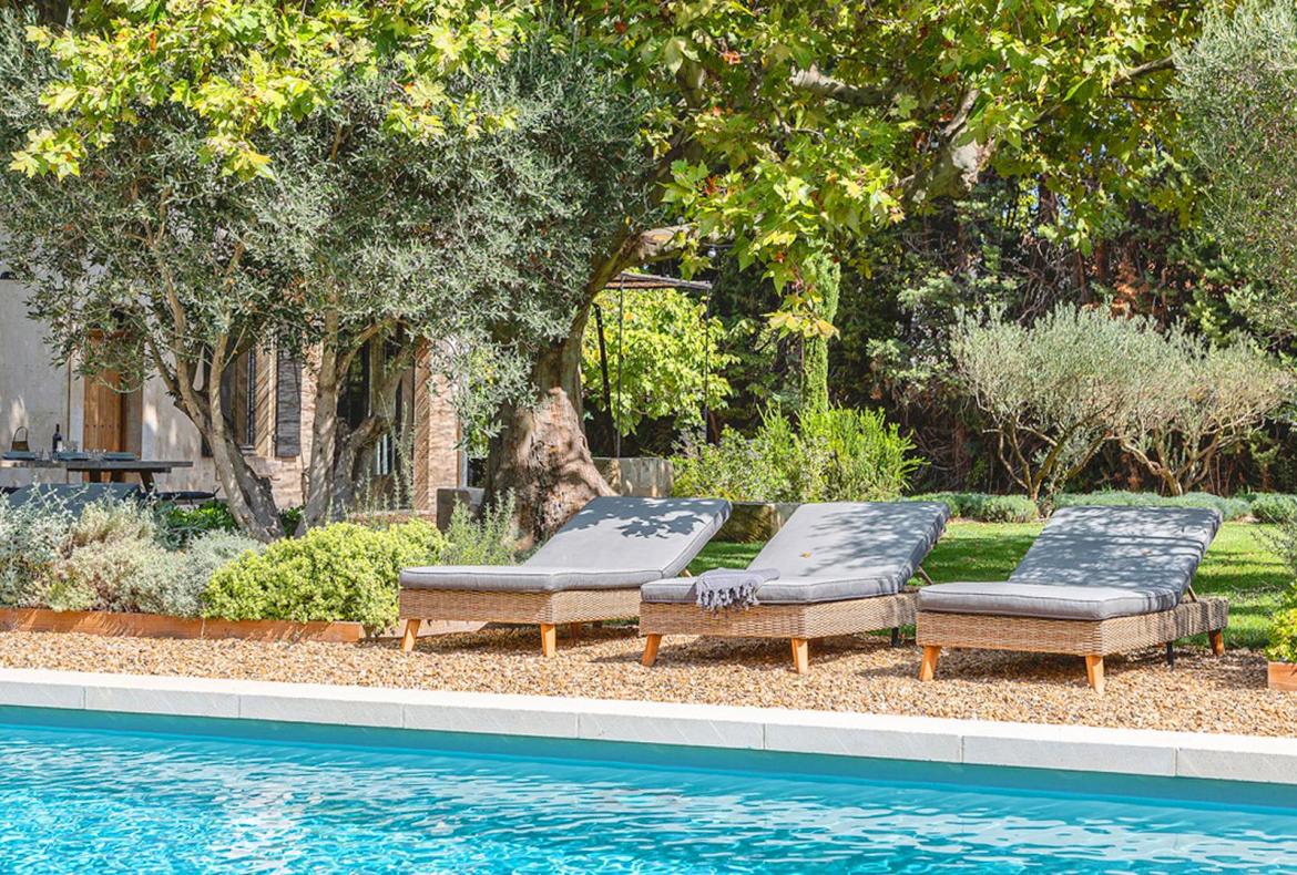 Charming Provencal Mas with Pool, Walking Distance to Shops etc. 4 bedrooms to sleep 8 (SRDP141YF)