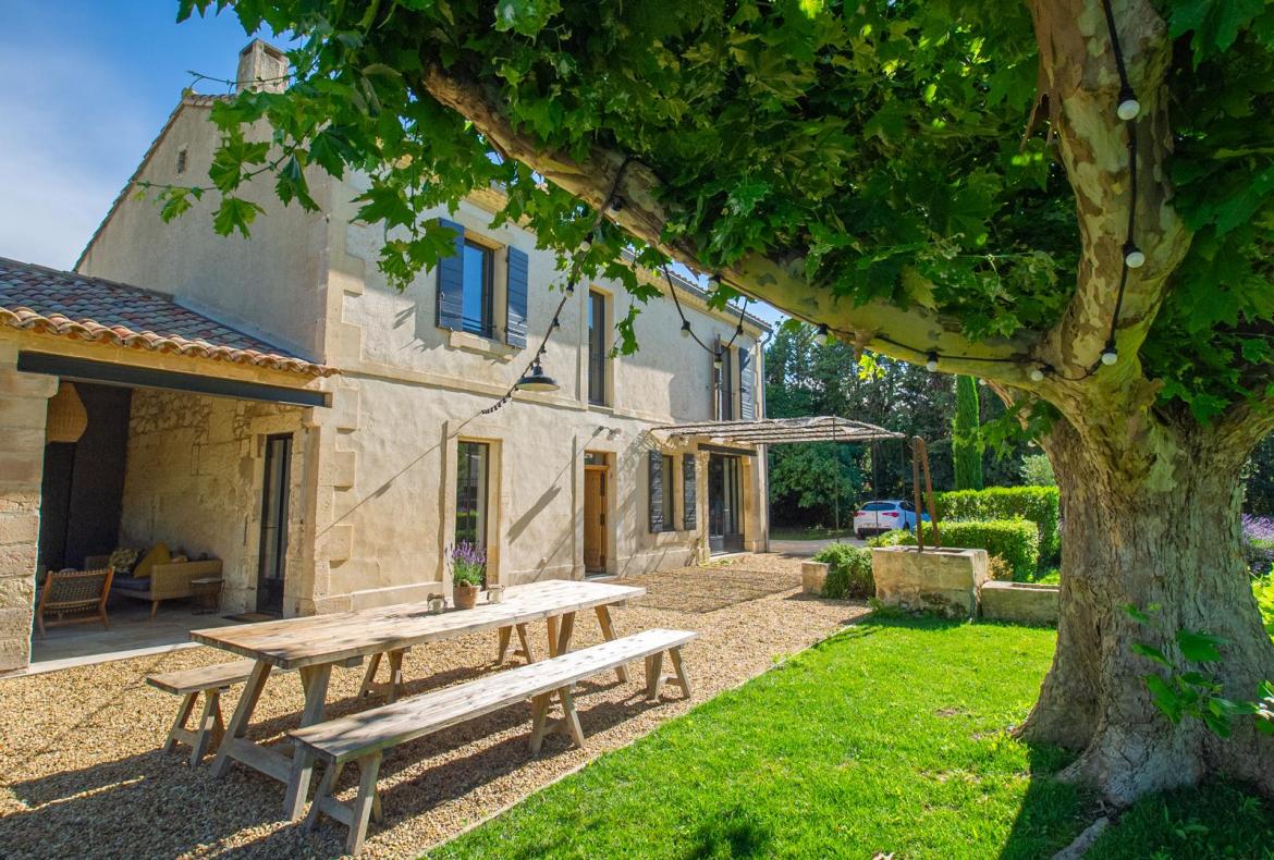 Charming Provencal Mas with Pool, Walking Distance to Shops etc. 4 bedrooms to sleep 8 (SRDP141YF)