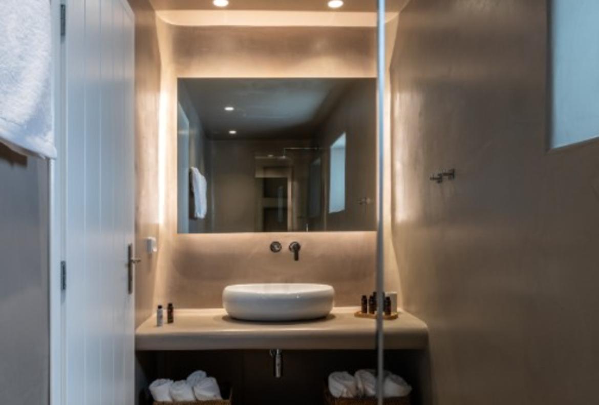 Luxury 4 bedroom holiday villa with private pool in Mykonos Greece (PV2524)