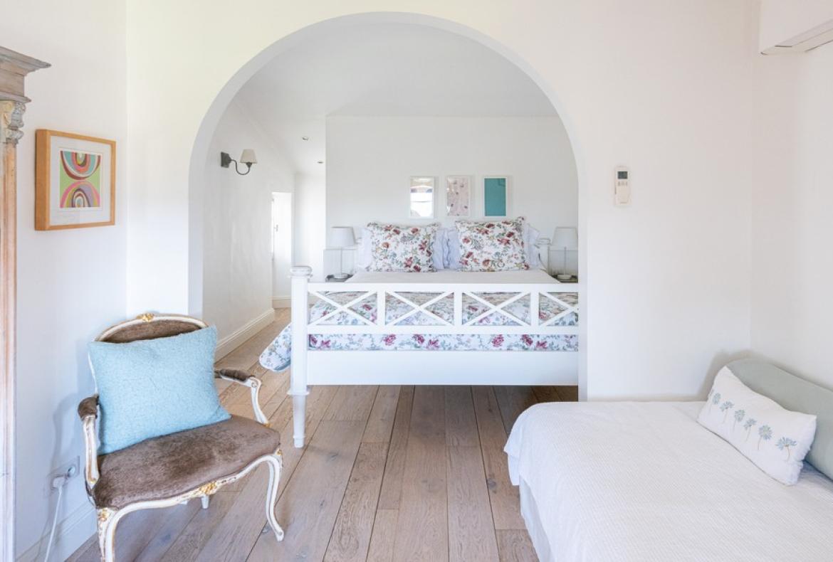 Gorgeous Old Bastide, Beautifully Renovated. Heated Pool. 8 bedrooms, sleeps up to 19 (VALB120)