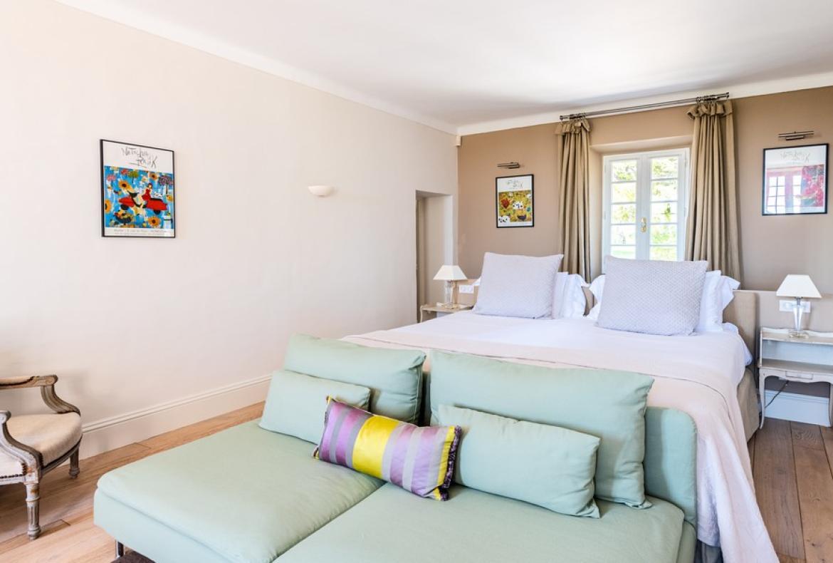 Gorgeous Old Bastide, Beautifully Renovated. Heated Pool. 8 bedrooms, sleeps up to 19 (VALB120)