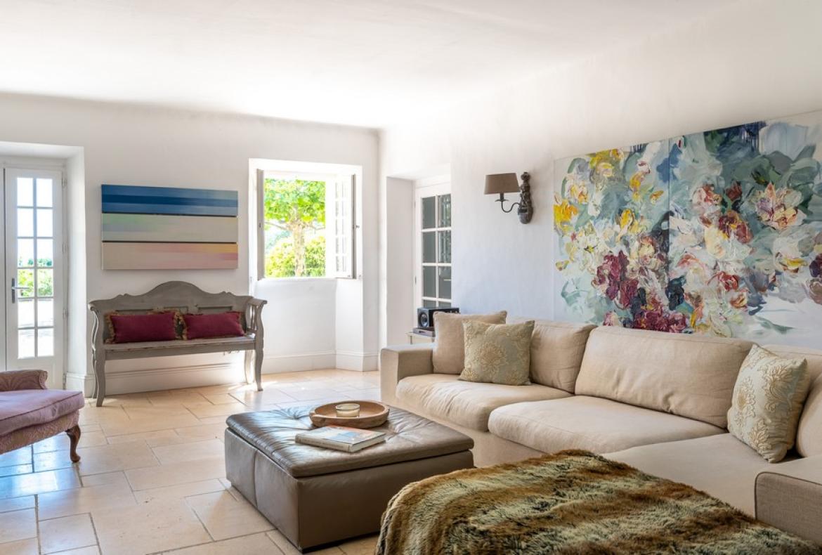 Gorgeous Old Bastide, Beautifully Renovated. Heated Pool. 8 bedrooms, sleeps up to 19 (VALB120)
