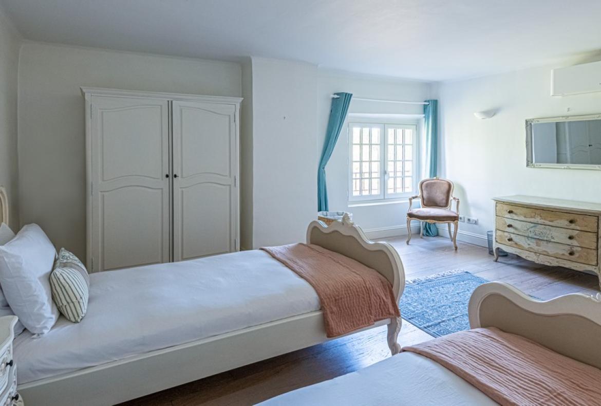 Gorgeous Old Bastide, Beautifully Renovated. Heated Pool. 8 bedrooms, sleeps up to 19 (VALB120)