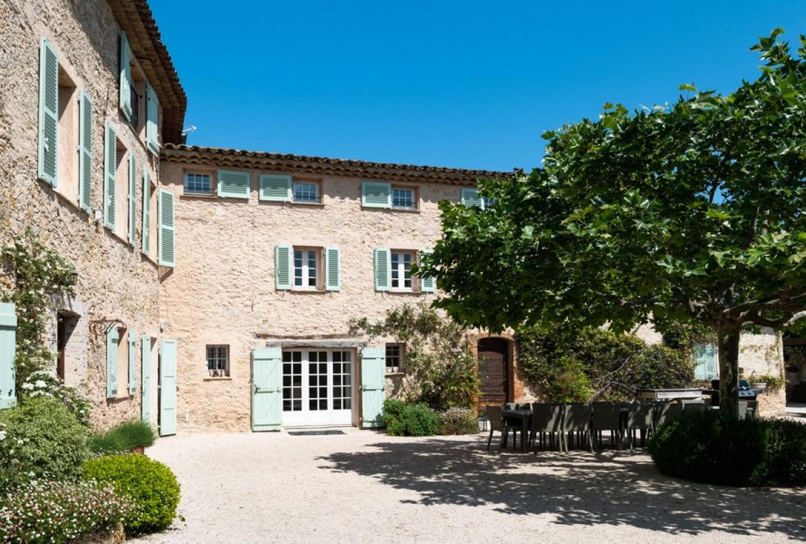 Gorgeous Old Bastide, Beautifully Renovated. Heated Pool. 8 bedrooms, sleeps up to 19 (VALB120)