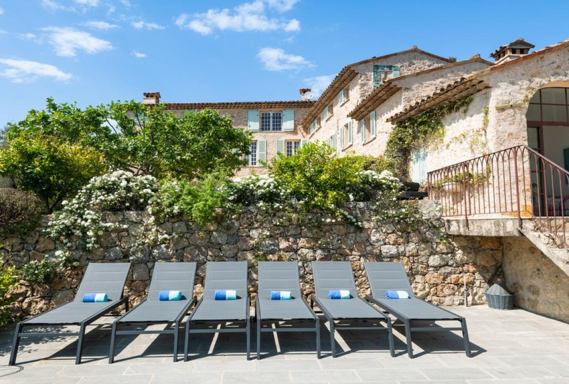 Gorgeous Old Bastide, Beautifully Renovated. Heated Pool. 8 bedrooms, sleeps up to 19 (VALB120)