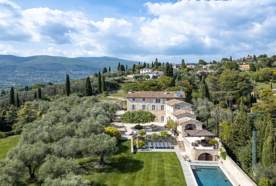 Gorgeous Old Bastide, Beautifully Renovated. Heated Pool. 8 bedrooms, sleeps up to 19 (VALB120)