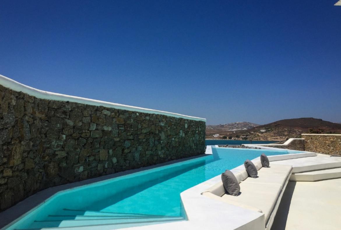 Luxury 4 bedroom holiday villa with private pool in Mykonos Greece (PV953)