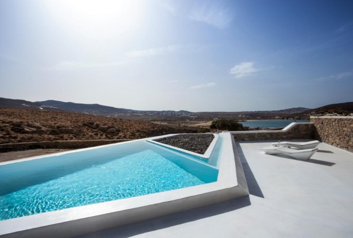 Luxury 4 bedroom holiday villa with private pool in Mykonos Greece (PV953)