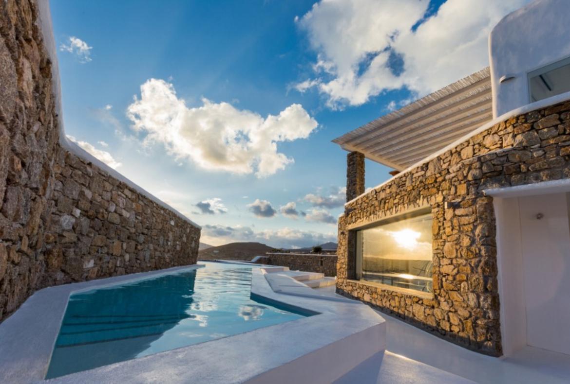Luxury 4 bedroom holiday villa with private pool in Mykonos Greece (PV953)