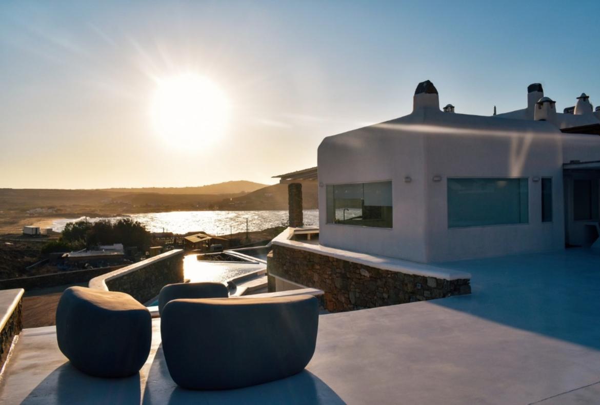 Luxury 4 bedroom holiday villa with private pool in Mykonos Greece (PV953)