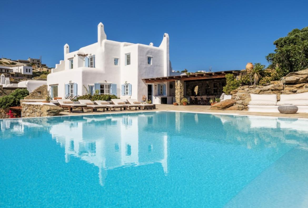 Luxury 4 bedroom holiday villa with private pool in Mykonos Greece (PV822)
