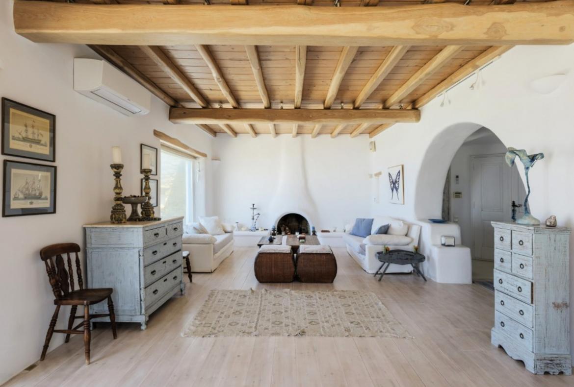 Luxury 4 bedroom holiday villa with private pool in Mykonos Greece (PV822)